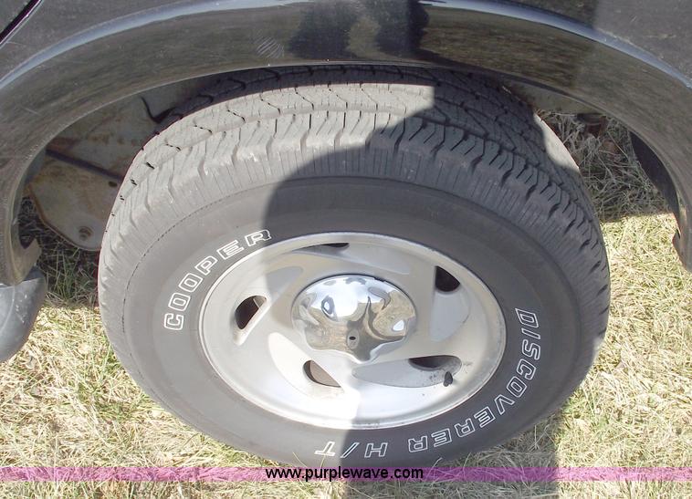 image for item C5729 1997 Ford Expedition XLT SUV