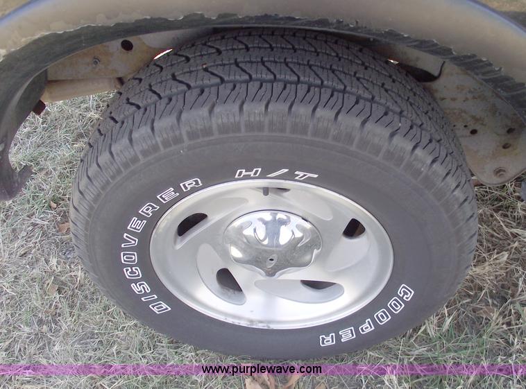 image for item C5729 1997 Ford Expedition XLT SUV