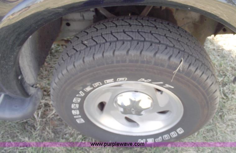 image for item C5729 1997 Ford Expedition XLT SUV