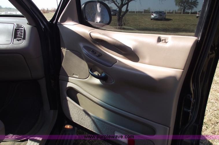 image for item C5729 1997 Ford Expedition XLT SUV