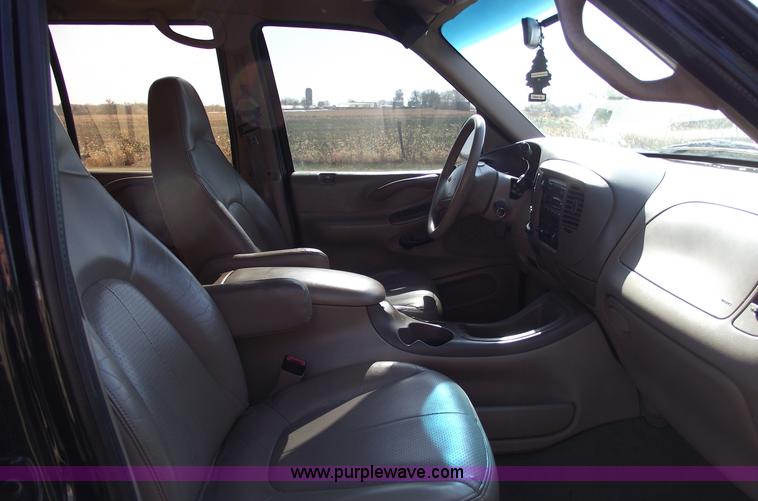 image for item C5729 1997 Ford Expedition XLT SUV