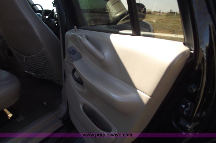 image for item C5729 1997 Ford Expedition XLT SUV