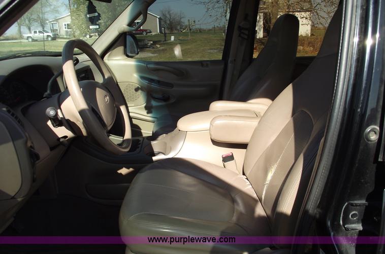 image for item C5729 1997 Ford Expedition XLT SUV