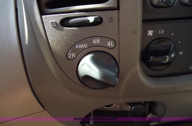 image for item C5729 1997 Ford Expedition XLT SUV