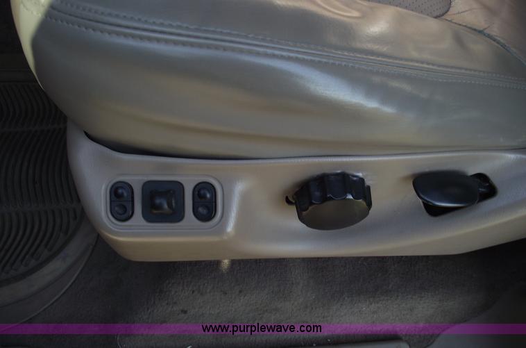 image for item C5729 1997 Ford Expedition XLT SUV