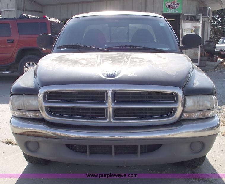 image for item C5731 1998 Dodge Dakota SLT club cab pickup truck