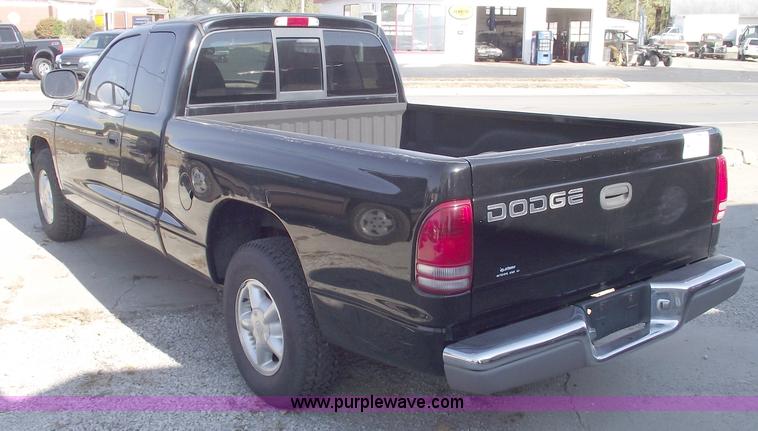 image for item C5731 1998 Dodge Dakota SLT club cab pickup truck