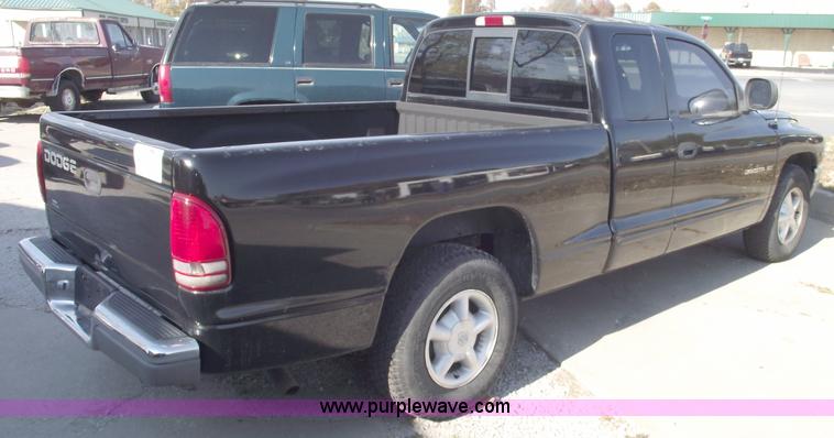 image for item C5731 1998 Dodge Dakota SLT club cab pickup truck