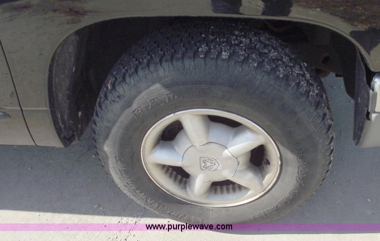 image for item C5731 1998 Dodge Dakota SLT club cab pickup truck