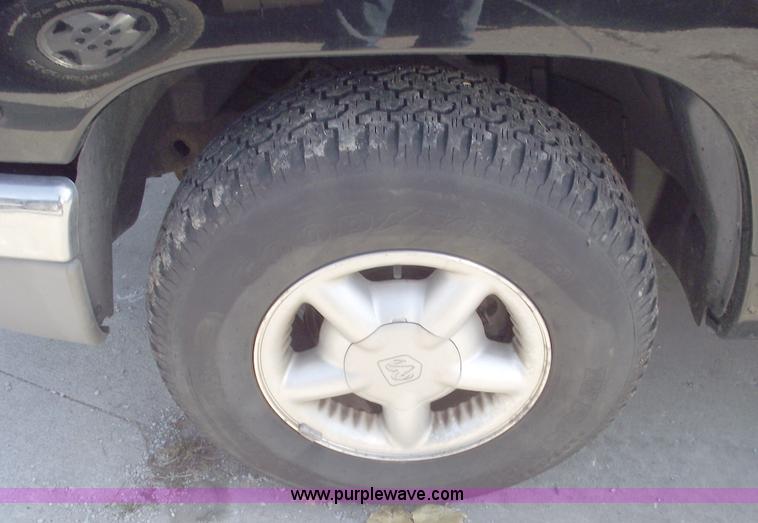 image for item C5731 1998 Dodge Dakota SLT club cab pickup truck