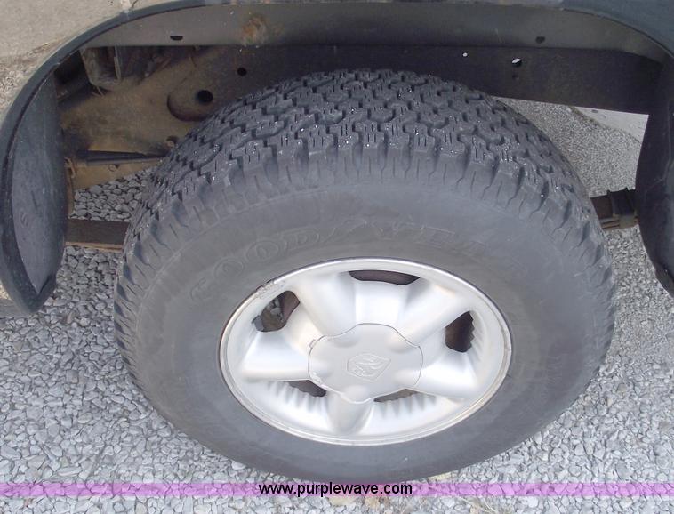 image for item C5731 1998 Dodge Dakota SLT club cab pickup truck