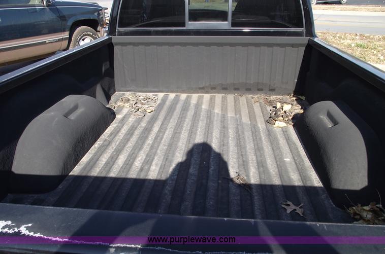 image for item C5731 1998 Dodge Dakota SLT club cab pickup truck