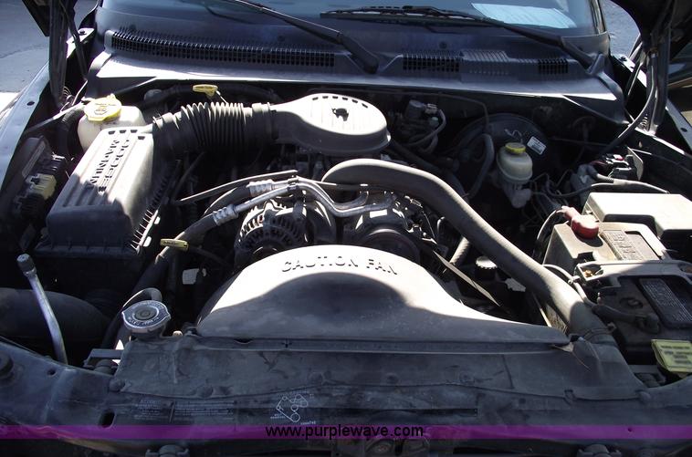 image for item C5731 1998 Dodge Dakota SLT club cab pickup truck