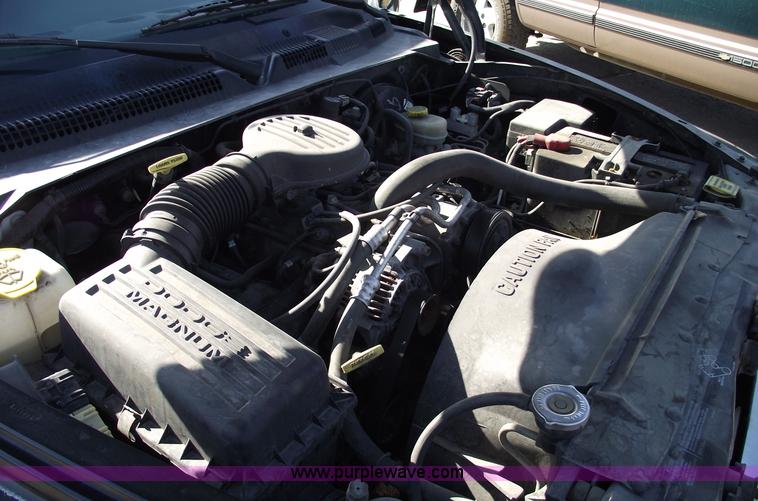 image for item C5731 1998 Dodge Dakota SLT club cab pickup truck