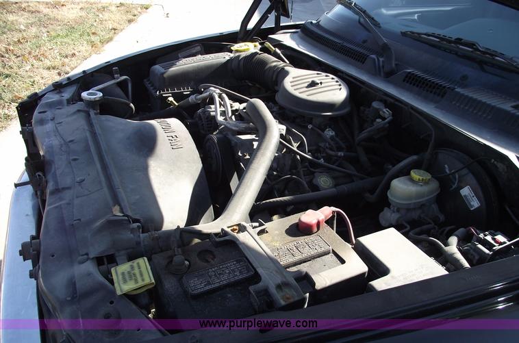 image for item C5731 1998 Dodge Dakota SLT club cab pickup truck