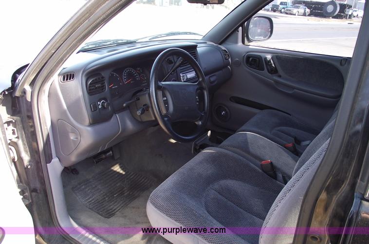 image for item C5731 1998 Dodge Dakota SLT club cab pickup truck