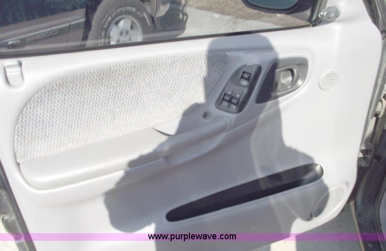 image for item C5731 1998 Dodge Dakota SLT club cab pickup truck