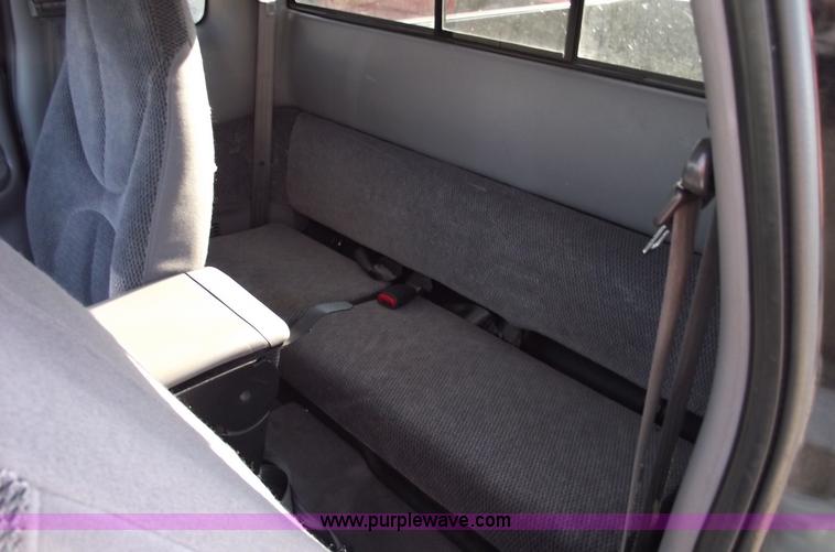 image for item C5731 1998 Dodge Dakota SLT club cab pickup truck