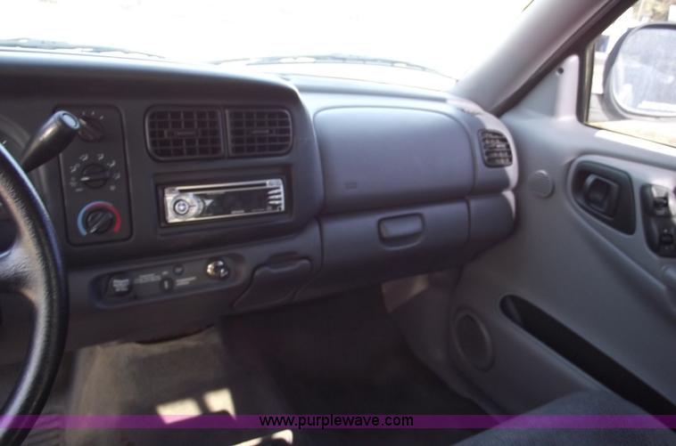 image for item C5731 1998 Dodge Dakota SLT club cab pickup truck