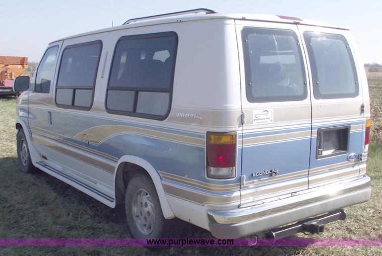 image for item C5741 1992 Ford Econoline E150 van