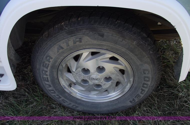 image for item C5741 1992 Ford Econoline E150 van