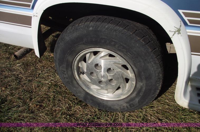 image for item C5741 1992 Ford Econoline E150 van