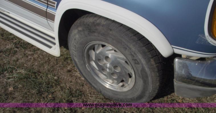 image for item C5741 1992 Ford Econoline E150 van