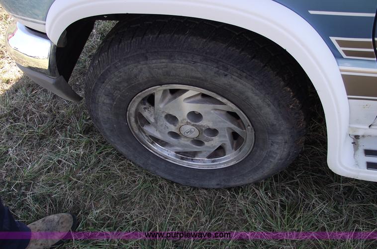 image for item C5741 1992 Ford Econoline E150 van