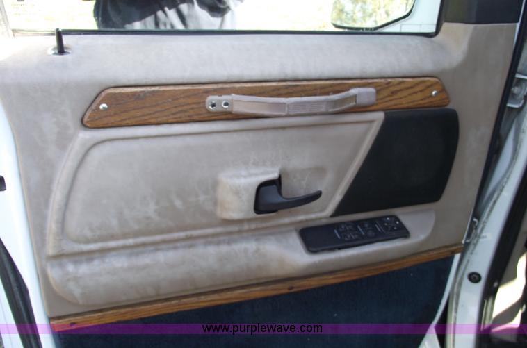 image for item C5741 1992 Ford Econoline E150 van