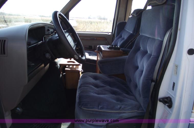image for item C5741 1992 Ford Econoline E150 van