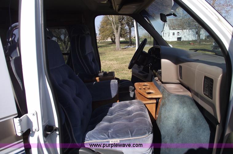 image for item C5741 1992 Ford Econoline E150 van