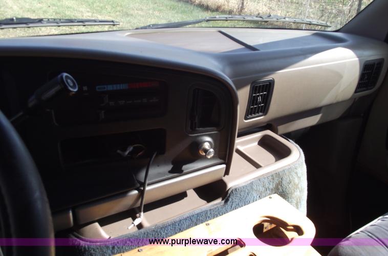 image for item C5741 1992 Ford Econoline E150 van