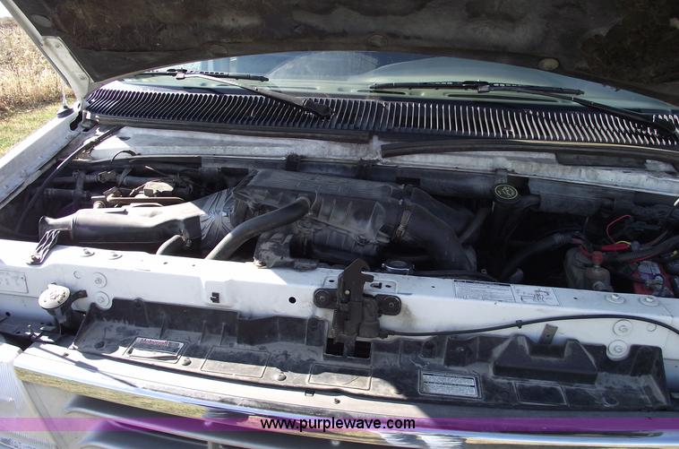 image for item C5741 1992 Ford Econoline E150 van