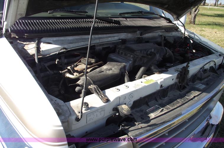 image for item C5741 1992 Ford Econoline E150 van