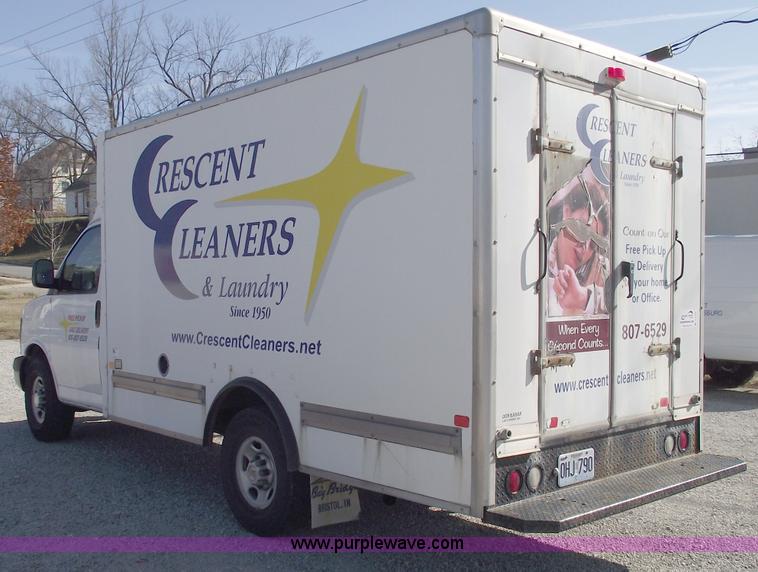 image for item C5765 2004 Chevrolet G3500 Express box truck