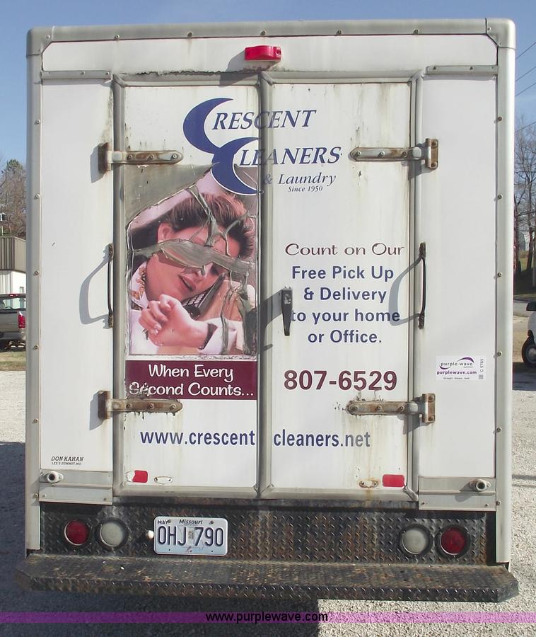 image for item C5765 2004 Chevrolet G3500 Express box truck