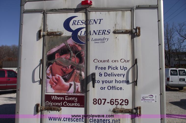 image for item C5765 2004 Chevrolet G3500 Express box truck