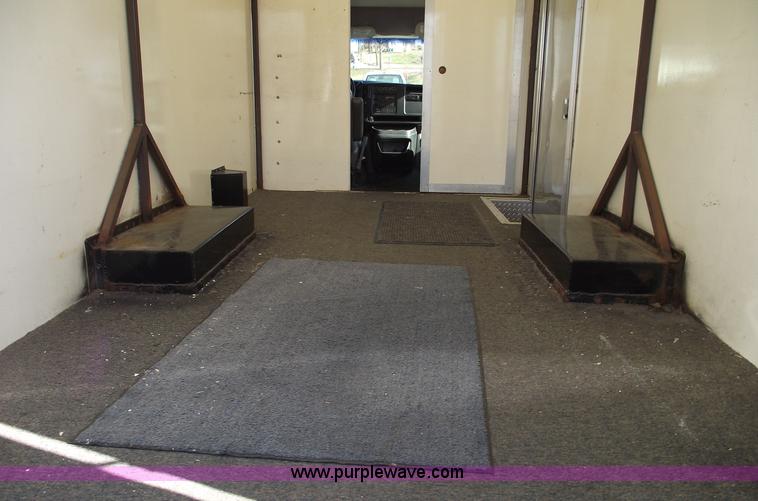 image for item C5765 2004 Chevrolet G3500 Express box truck