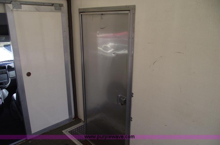 image for item C5765 2004 Chevrolet G3500 Express box truck