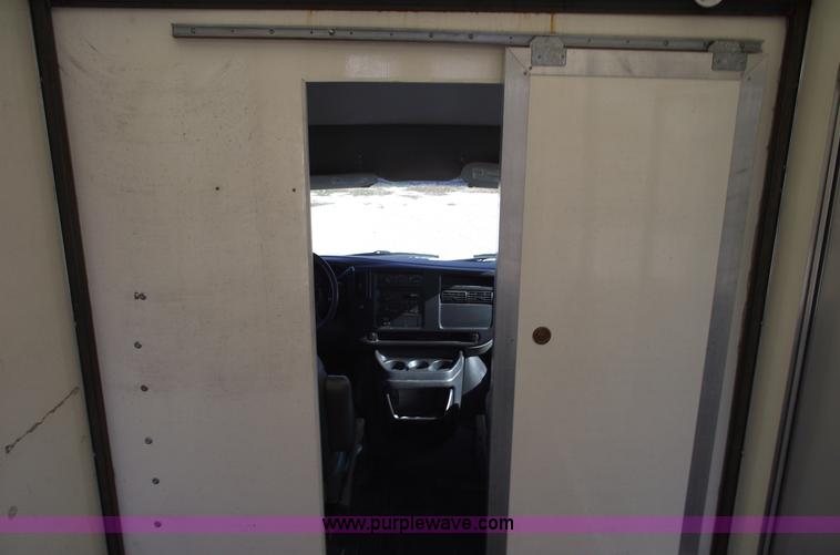image for item C5765 2004 Chevrolet G3500 Express box truck