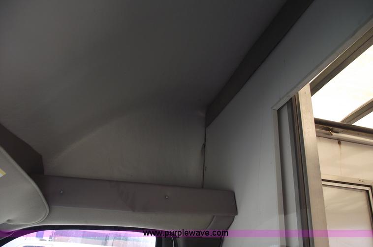 image for item C5765 2004 Chevrolet G3500 Express box truck