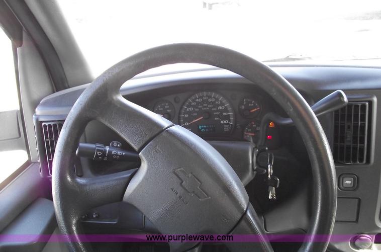 image for item C5765 2004 Chevrolet G3500 Express box truck