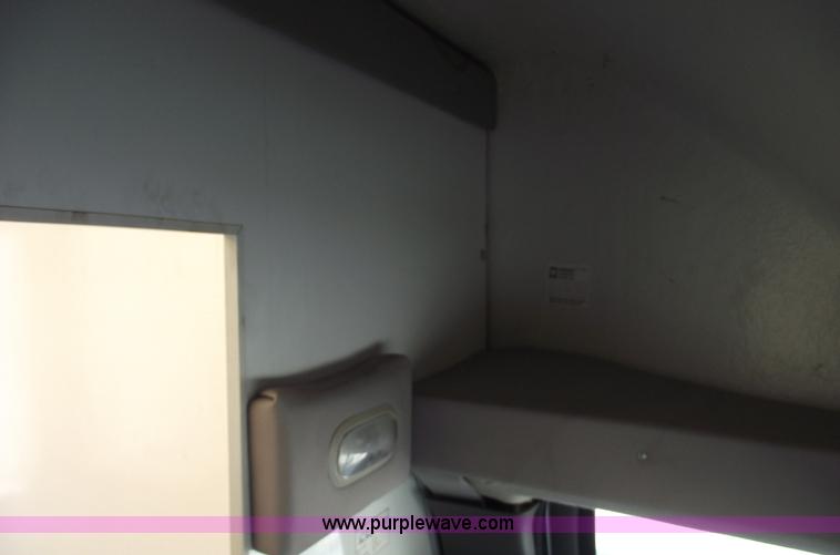 image for item C5765 2004 Chevrolet G3500 Express box truck