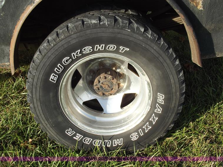 image for item C5774 1999 Ford F350 crew cab pickup truck