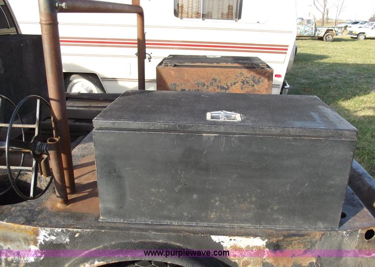 image for item C5774 1999 Ford F350 crew cab pickup truck