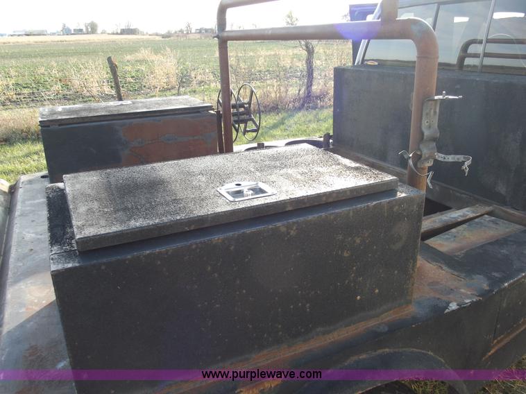 image for item C5774 1999 Ford F350 crew cab pickup truck