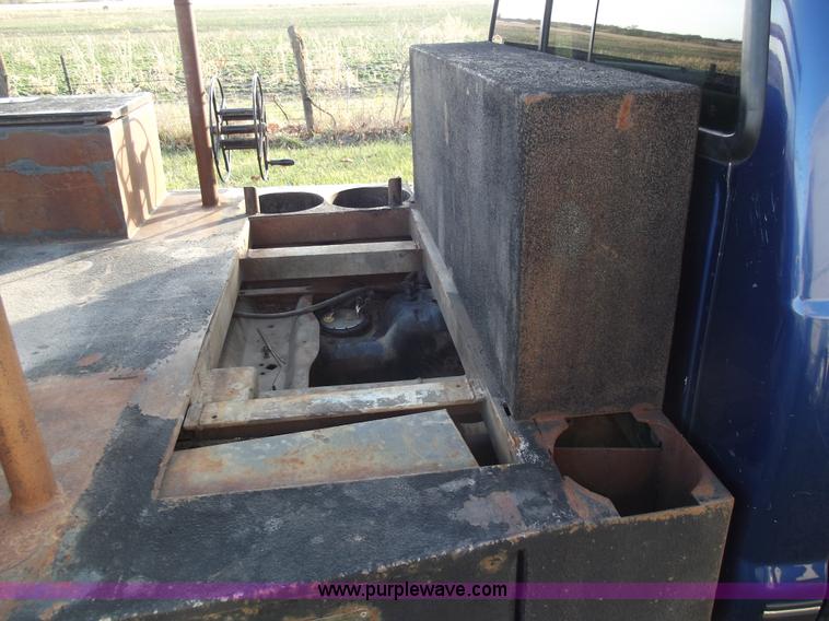 image for item C5774 1999 Ford F350 crew cab pickup truck