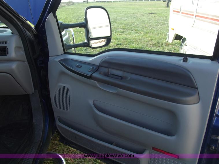 image for item C5774 1999 Ford F350 crew cab pickup truck