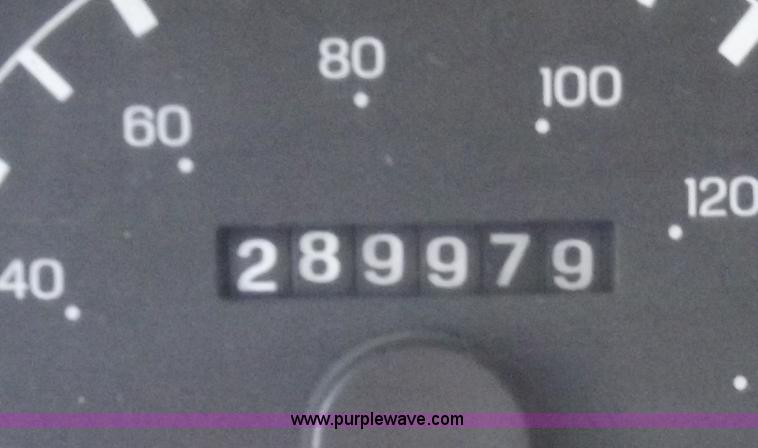 image for item C5774 1999 Ford F350 crew cab pickup truck