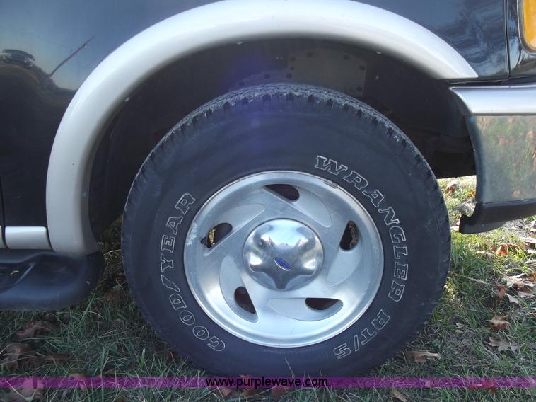 image for item C5776 1997 Ford Expedition Eddie Bauer SUV